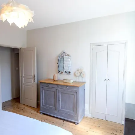 Jacobin Apartment *